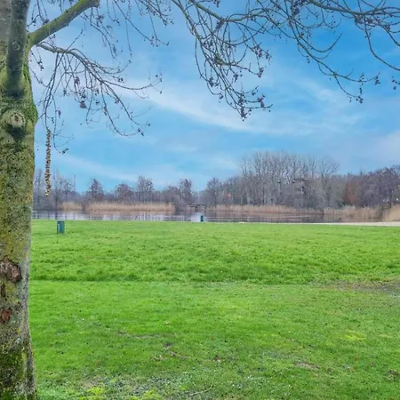 Detached Near Nijmegen 度假居